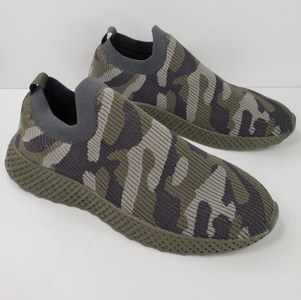 Blondo Sarah Thick Waterproof Camo Material Pull On Stretch Ankle Sneakers sz 9M
